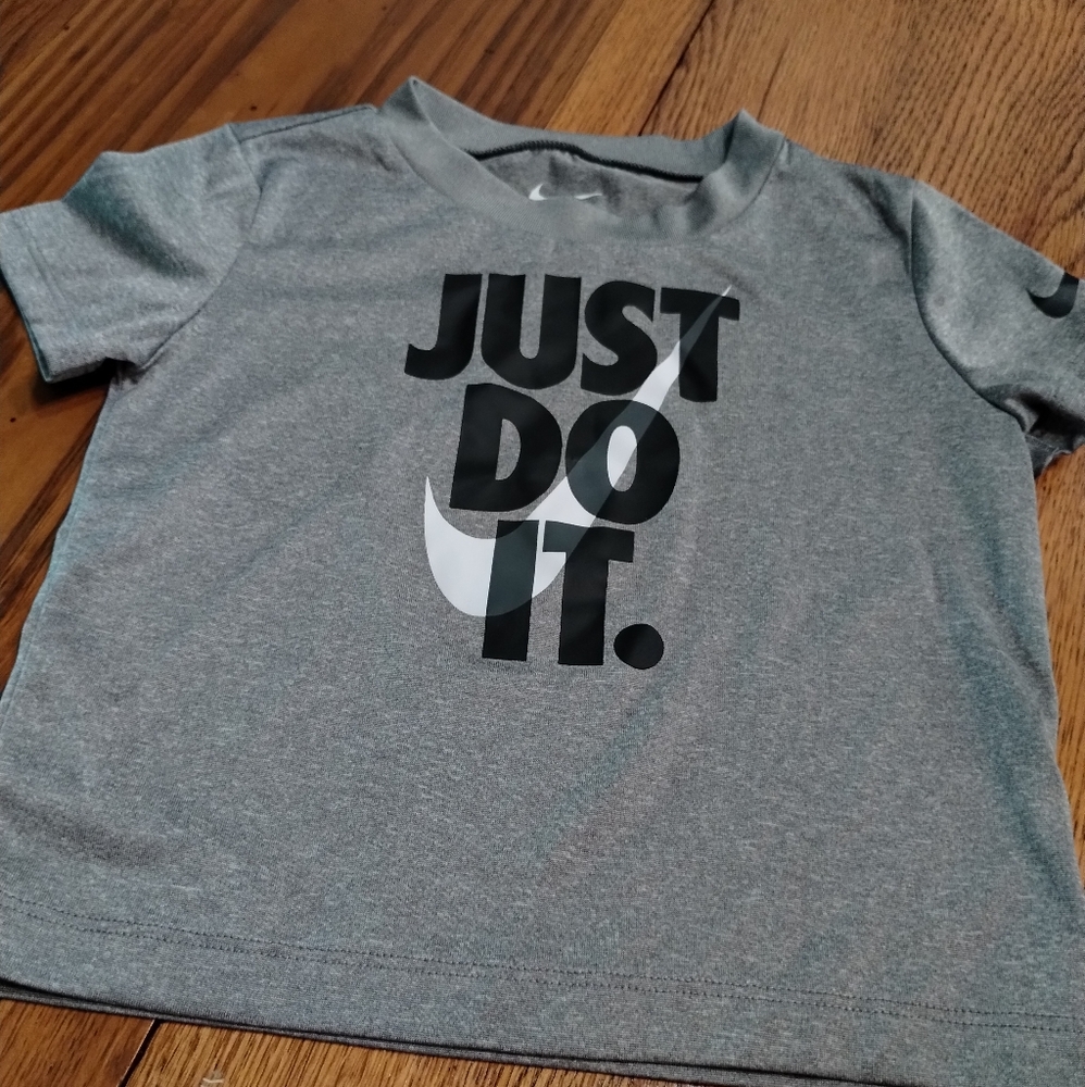Boys Nike shirt sz 24 months
